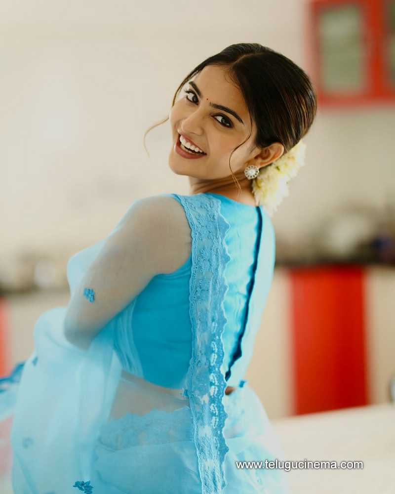 ananya still 13022505