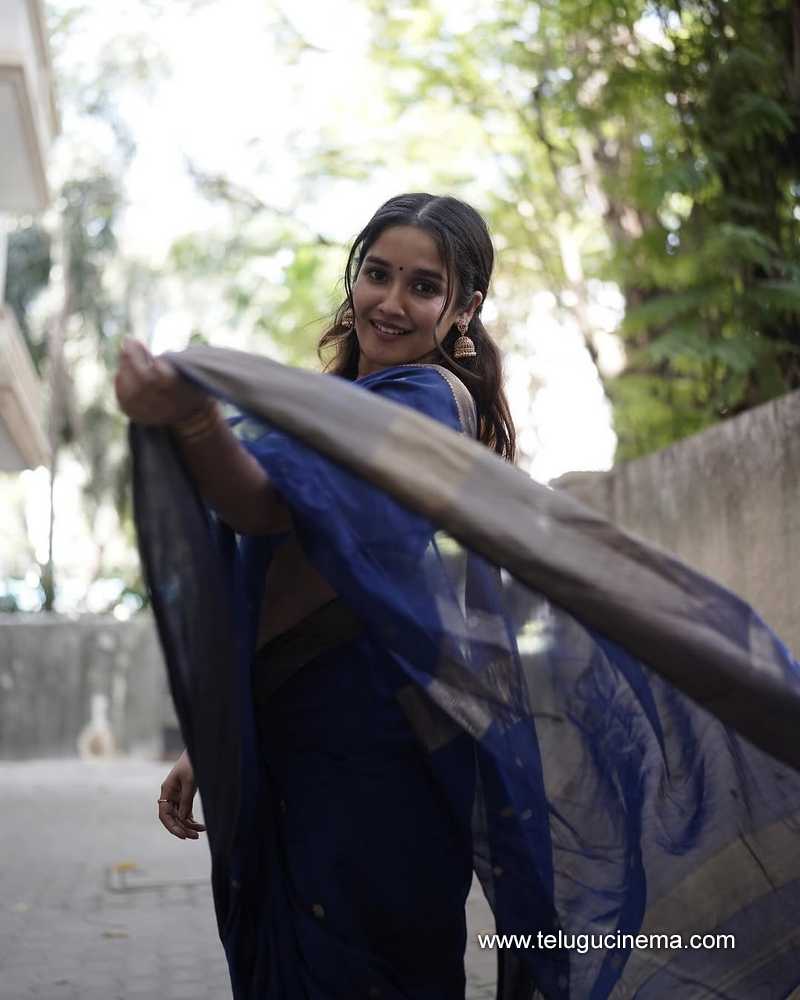 anikha stills 24022505