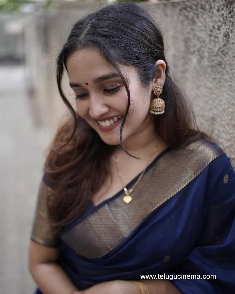 anikha stills 24022508