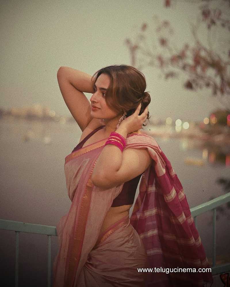 ayesha still 17522504