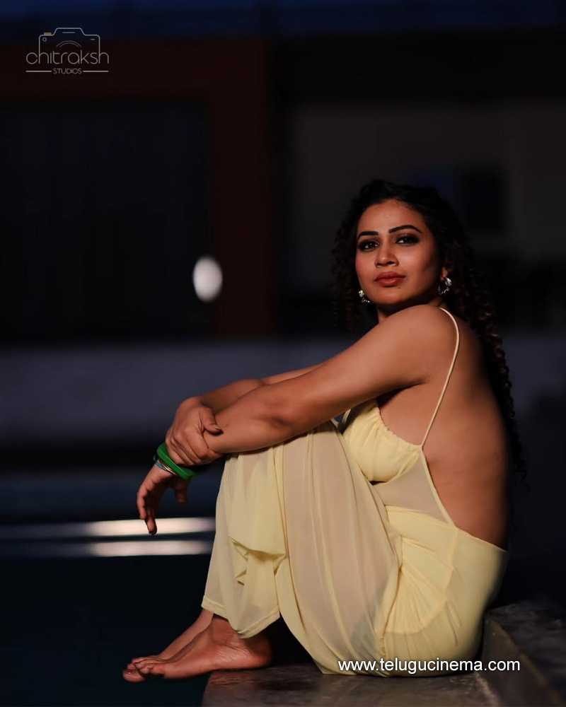inaya still 10022504
