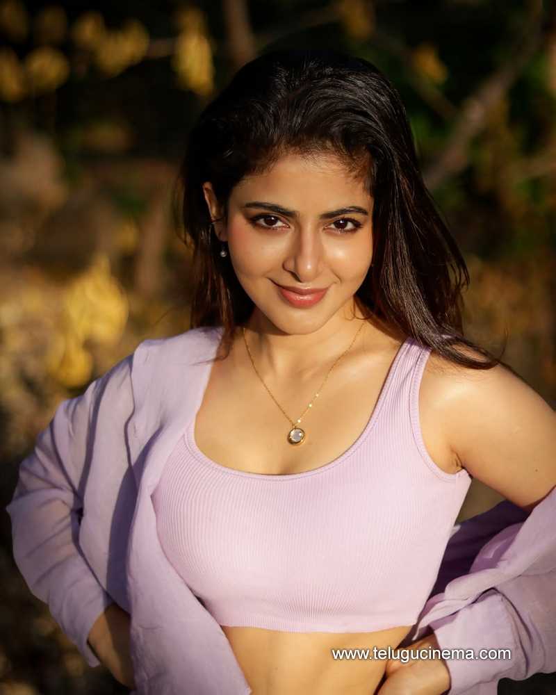 iswarya stills 24022502