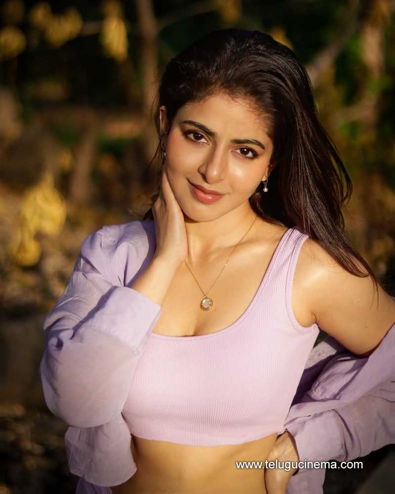 iswarya stills 24022505