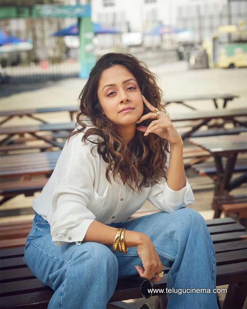 jyothika stills 24022505 1