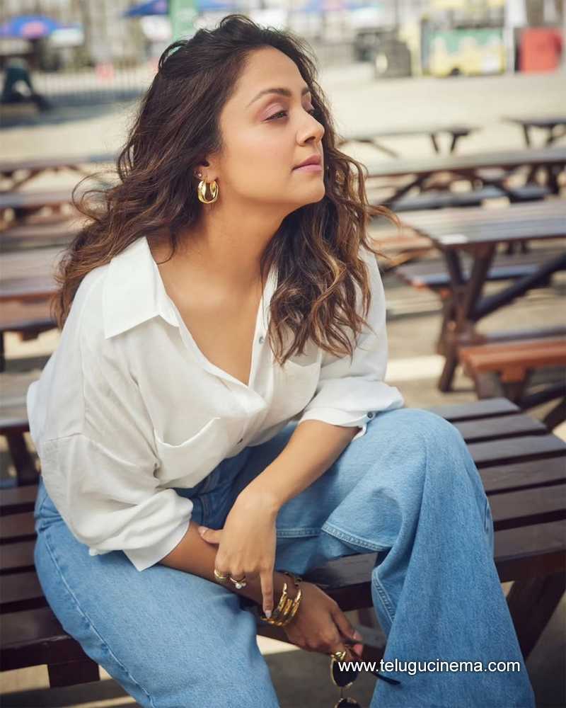 jyothika stills 24022508 1
