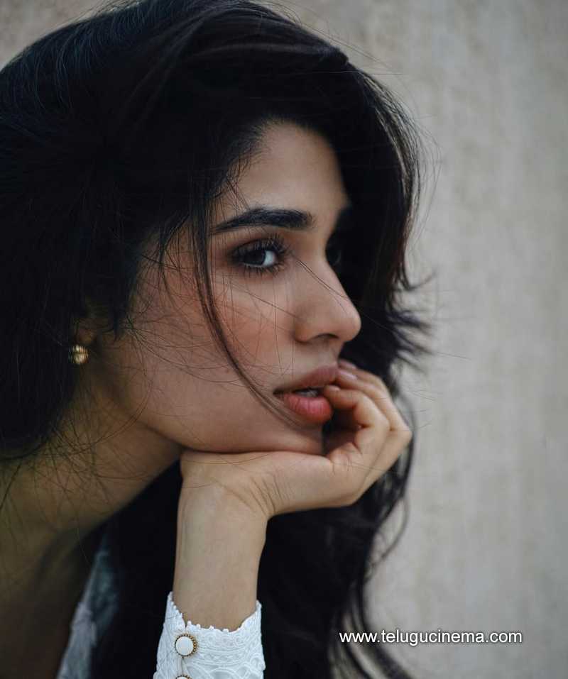 kriti still 14022502