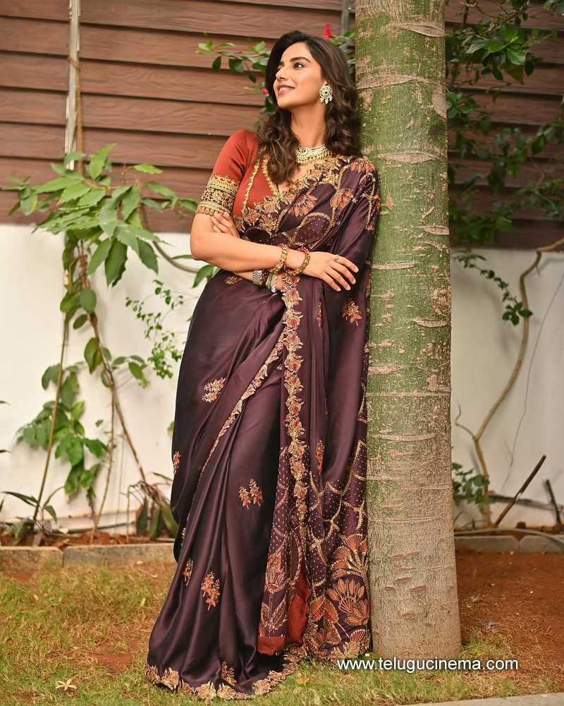 meenakshii still 13022502