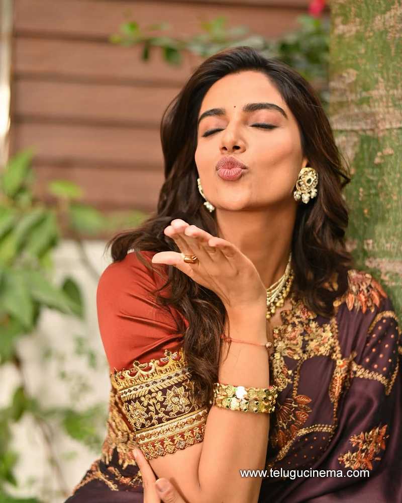 meenakshii still 13022506