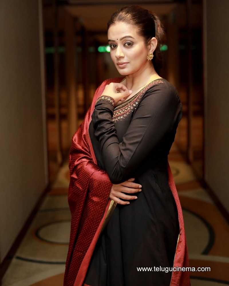 riyamnai stills 24022504