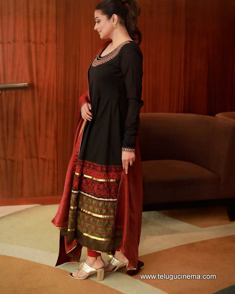 riyamnai stills 24022507