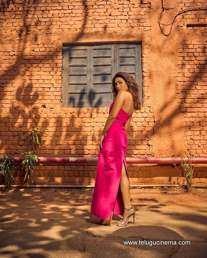 shalinii stills 19022507