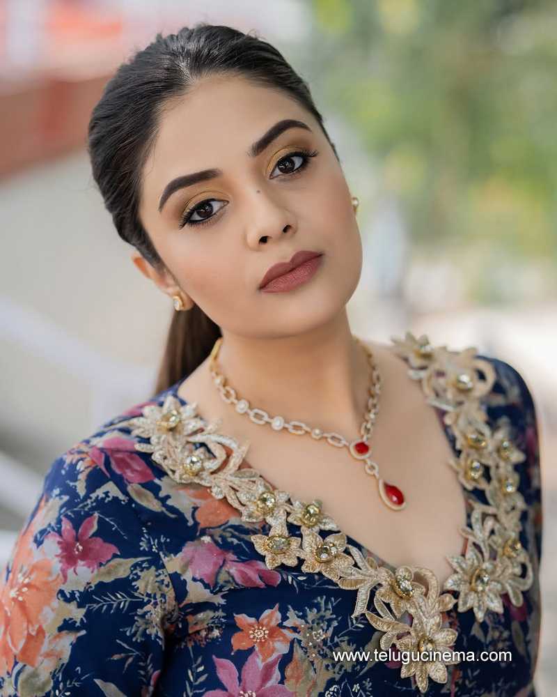 sreemukhi still 03022503