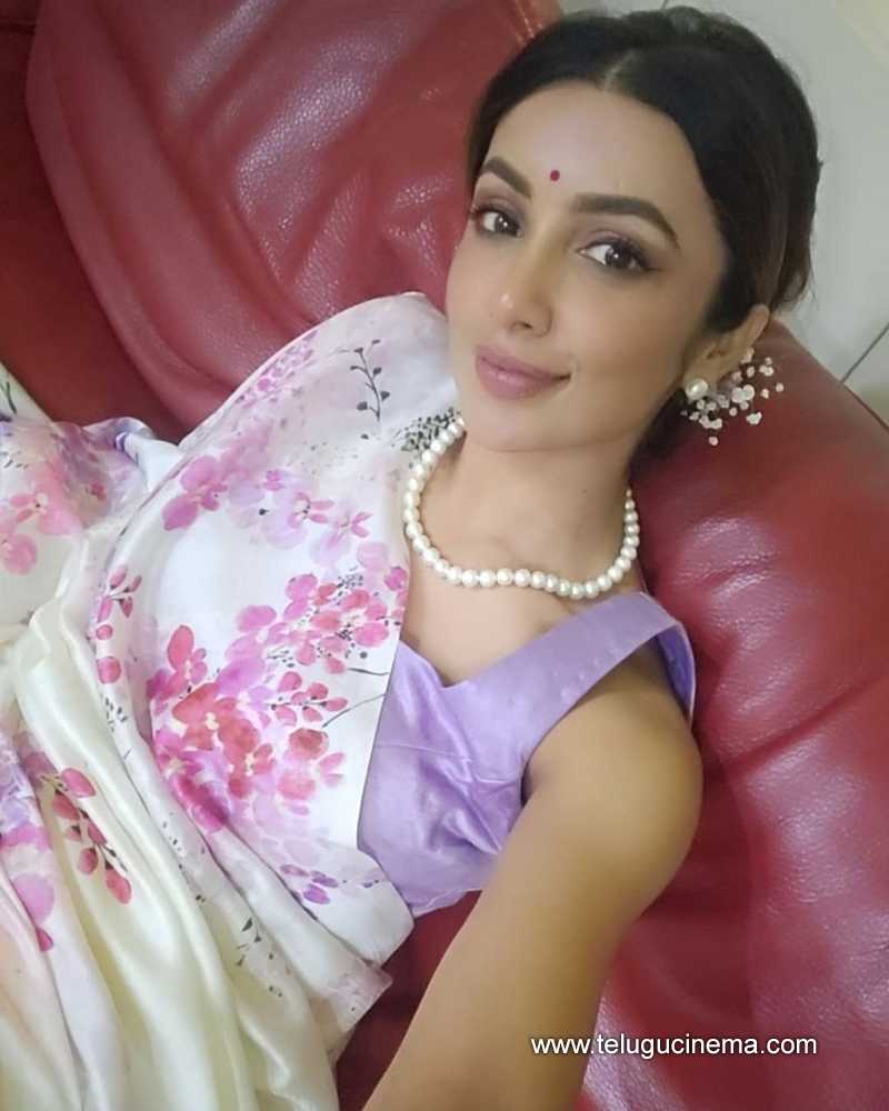 tejaswi still 11022502