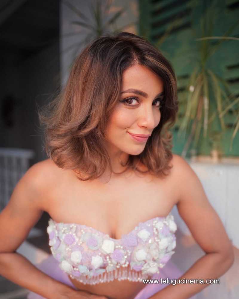 tejaswi stills 19022504