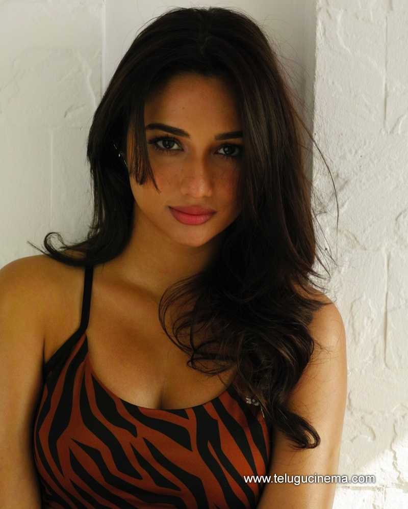 akansha stills 06032504