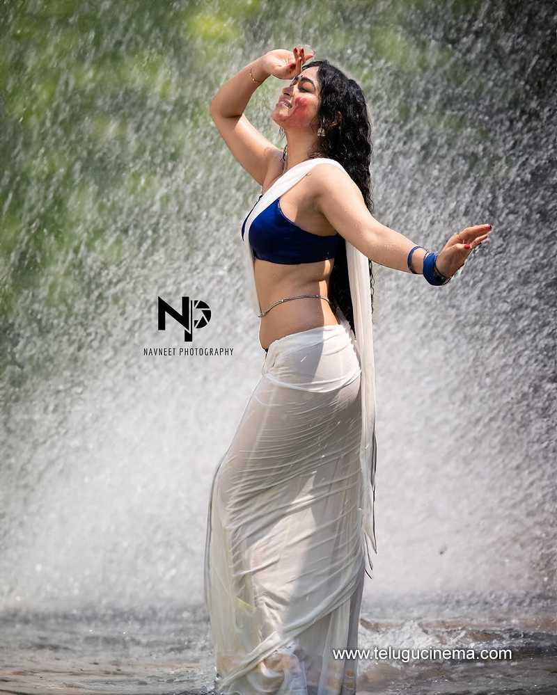 aparna stills 15032502
