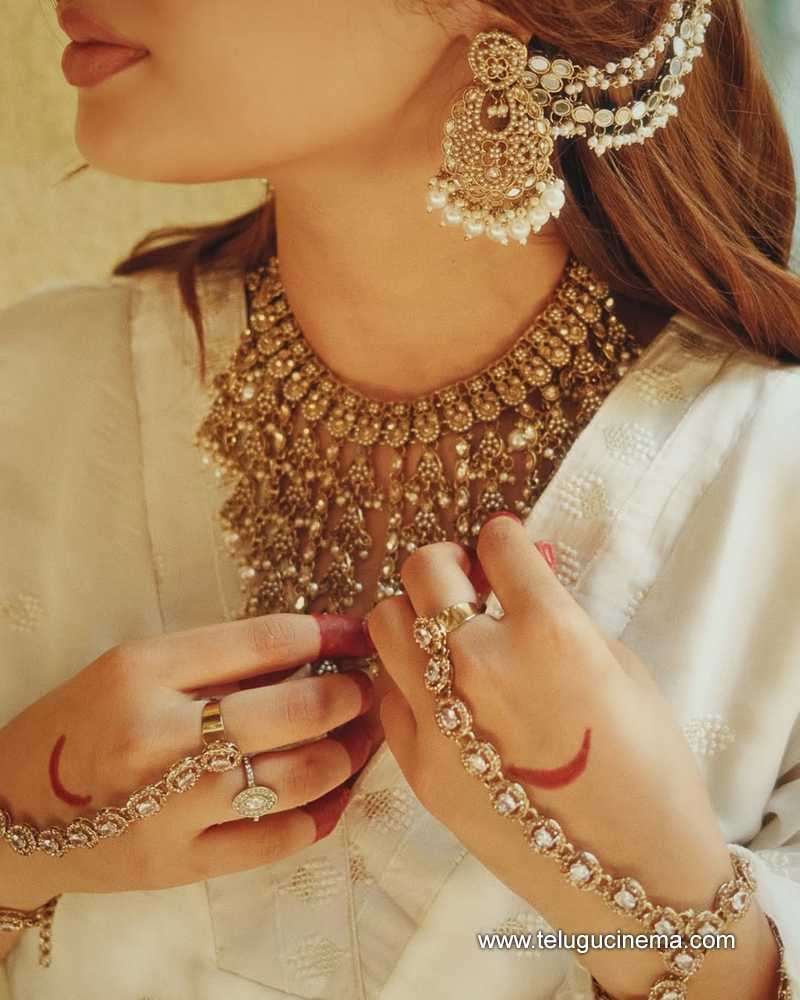 ayesha stills 28032510