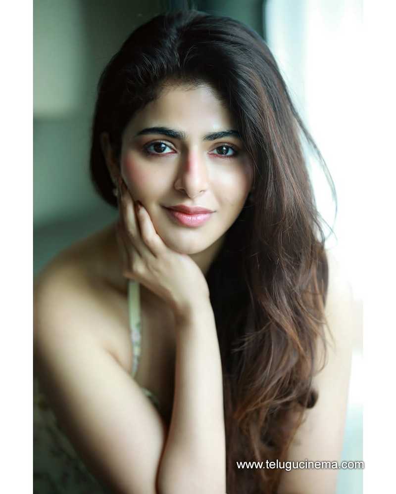 iswarya stills 11032502