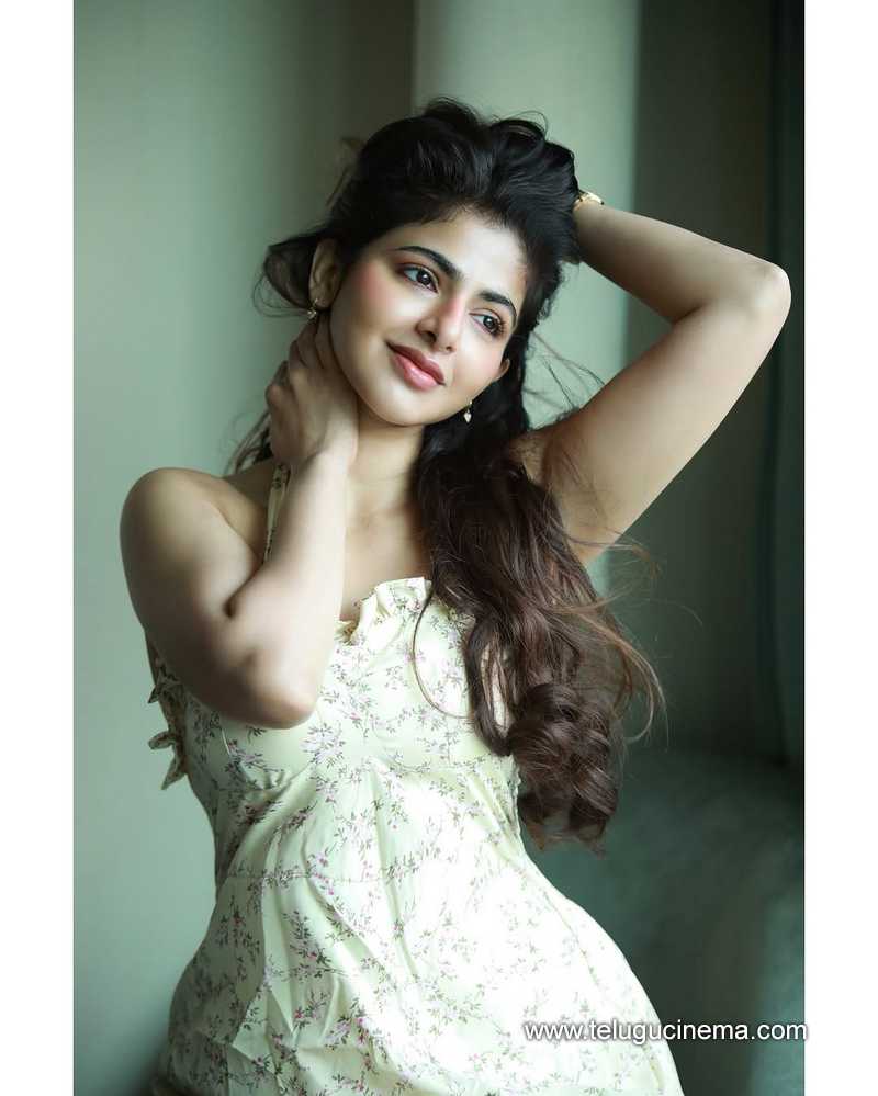 iswarya stills 11032503