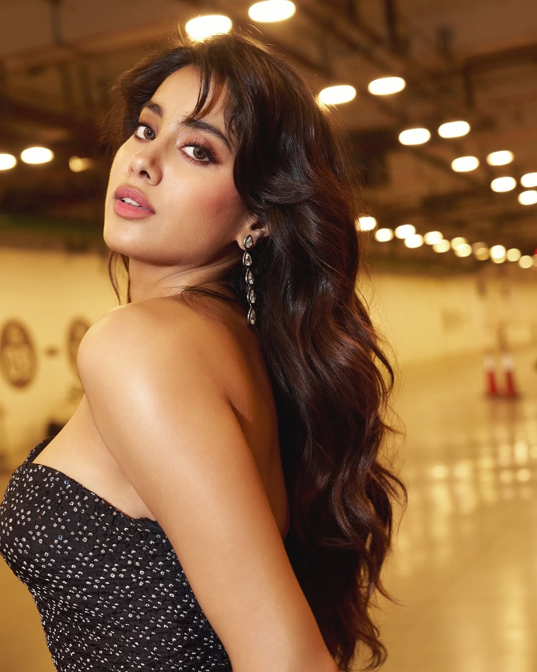 Janhvi Kapoor at Showstopper Lakme Fashion Week 2025