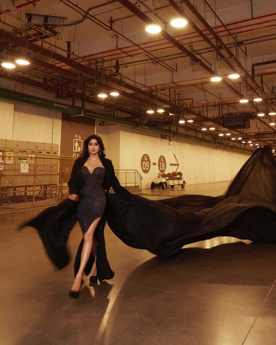 Janhvi Kapoor at Showstopper Lakme Fashion Week 2025