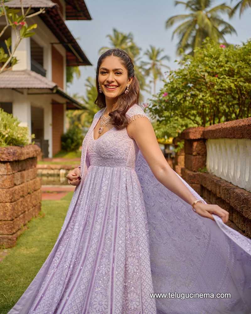 mrunal stills 18032504