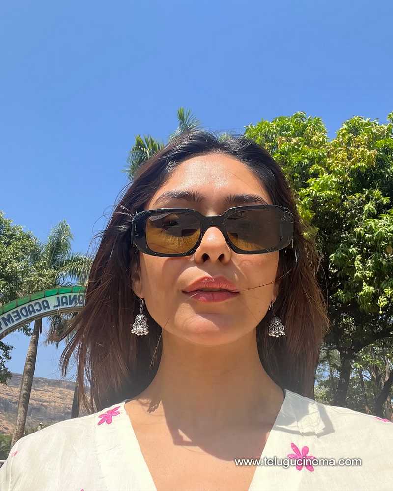 mrunal stills 29032502