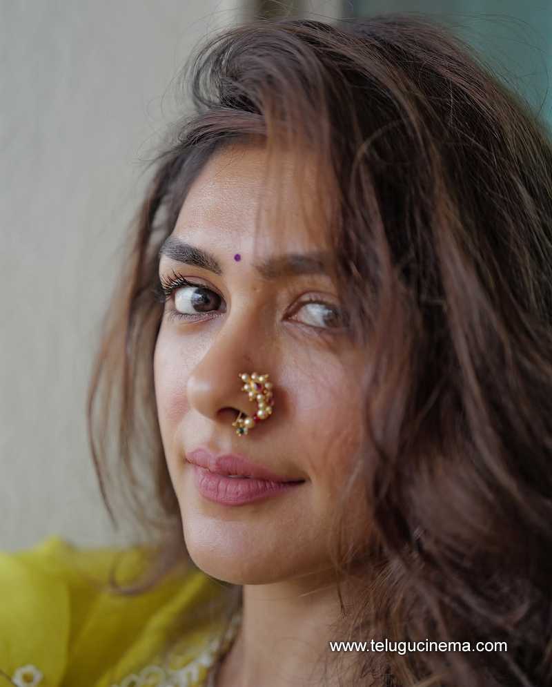 mrunal stills 29032503