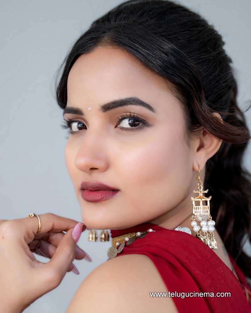 siri stills 29032502