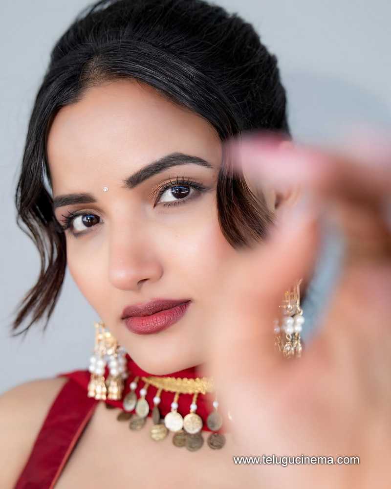 siri stills 29032504