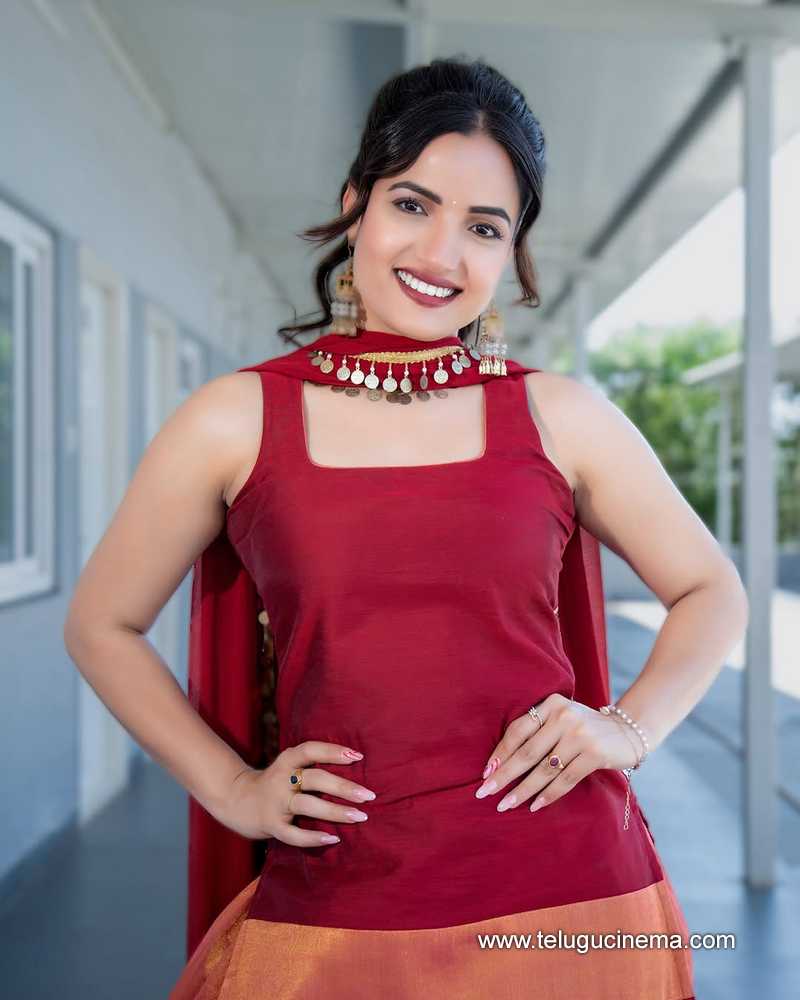 siri stills 29032505