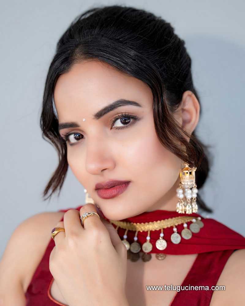 siri stills 29032506