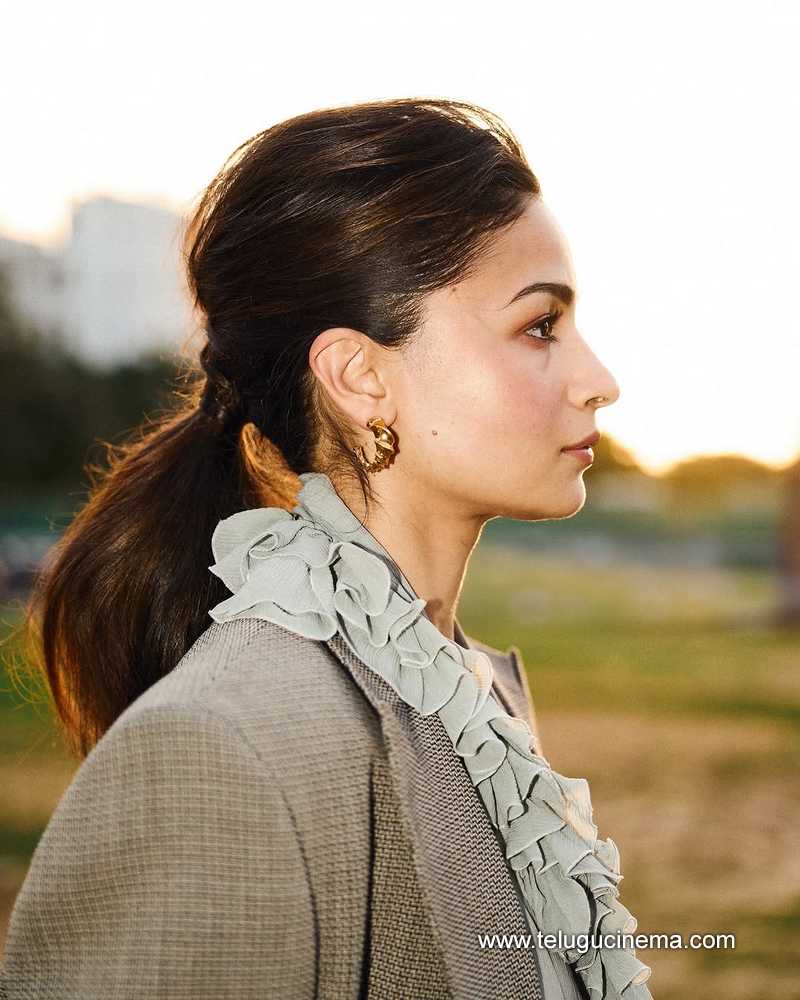 alia stills 03042503