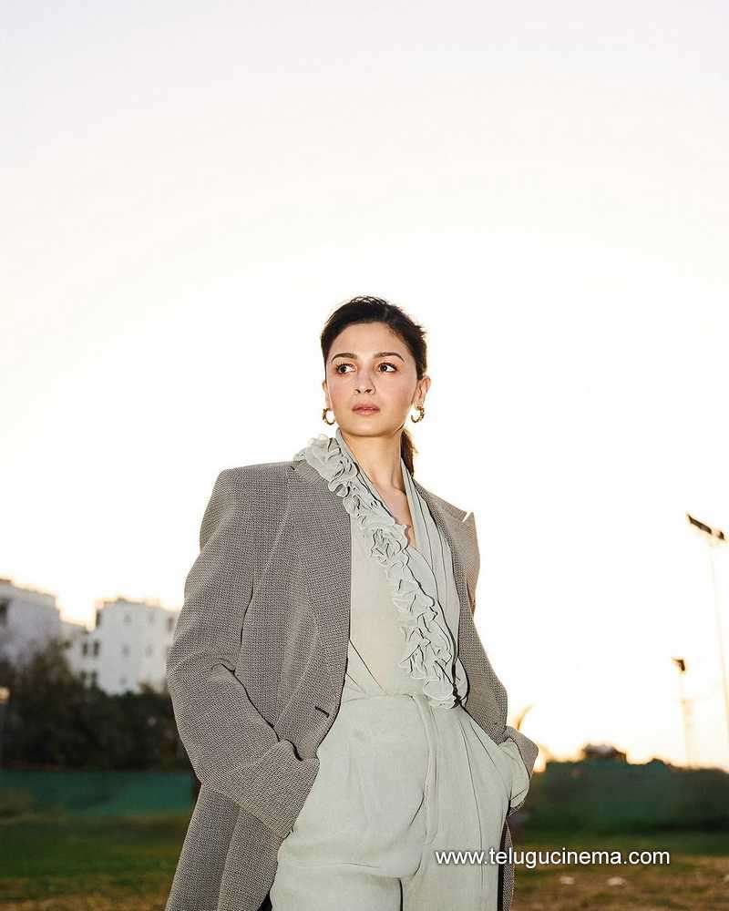 alia stills 03042505