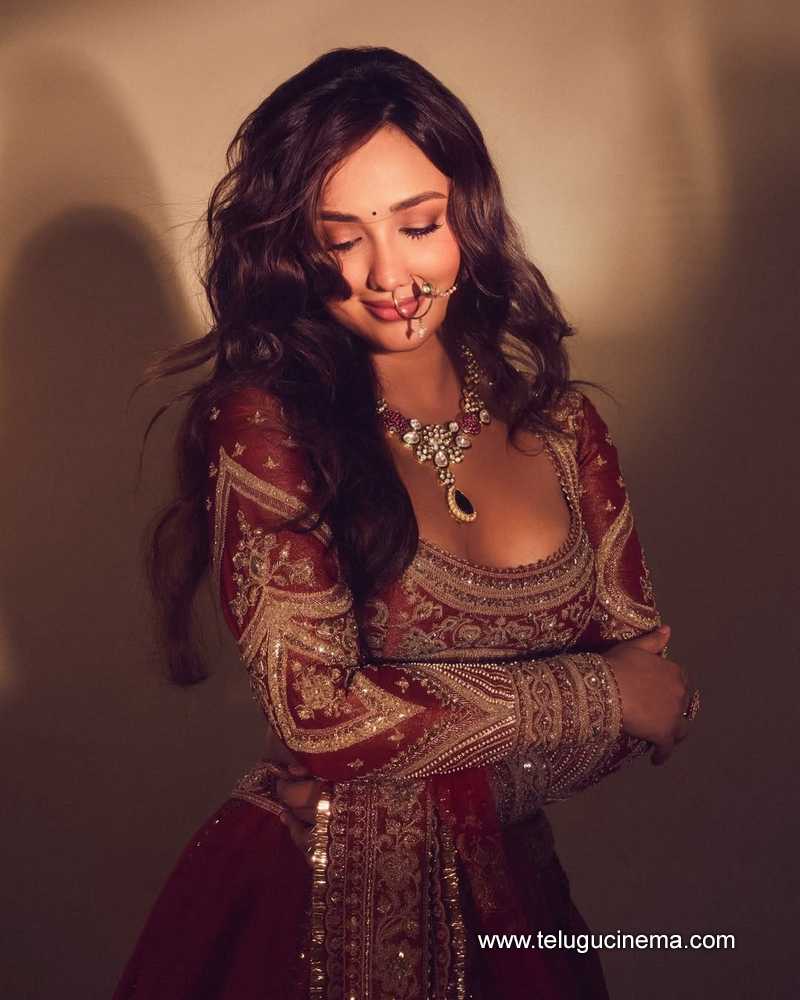 anikha stills 30042502