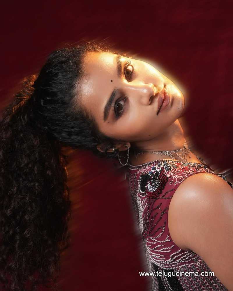anupama stills 12042502