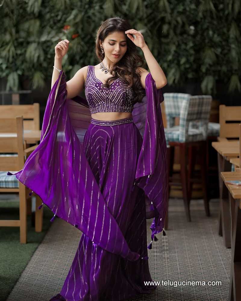 iswaryamenon stills 17042503