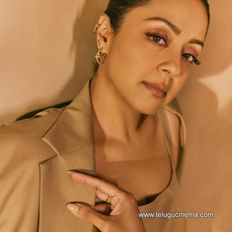 jyothika stills 02042510