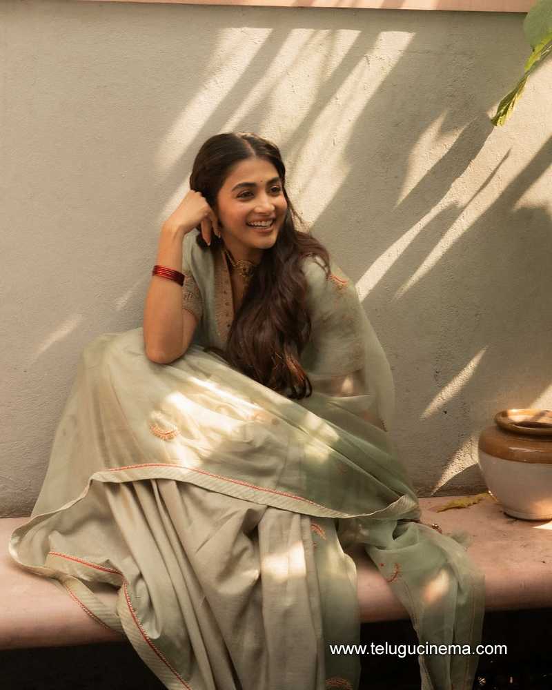pooja stills 18042502