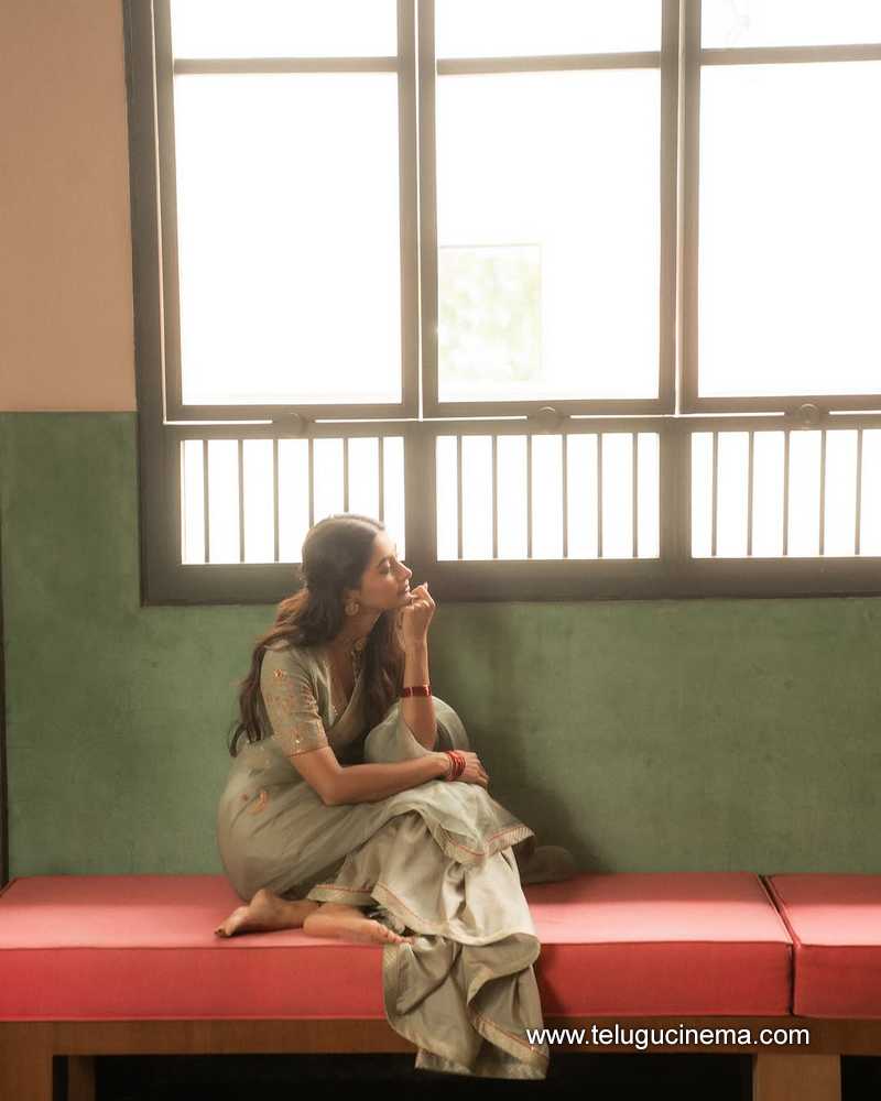 pooja stills 18042504