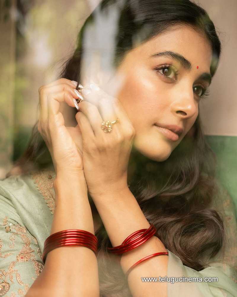 pooja stills 18042506