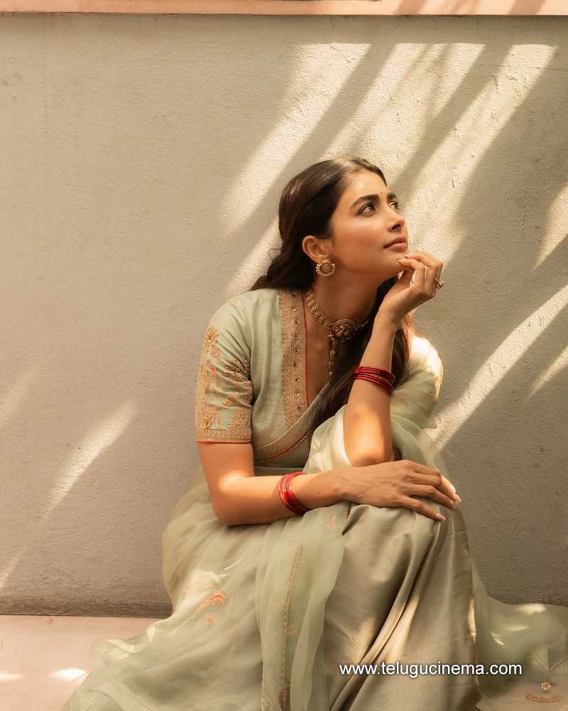 pooja stills 18042510