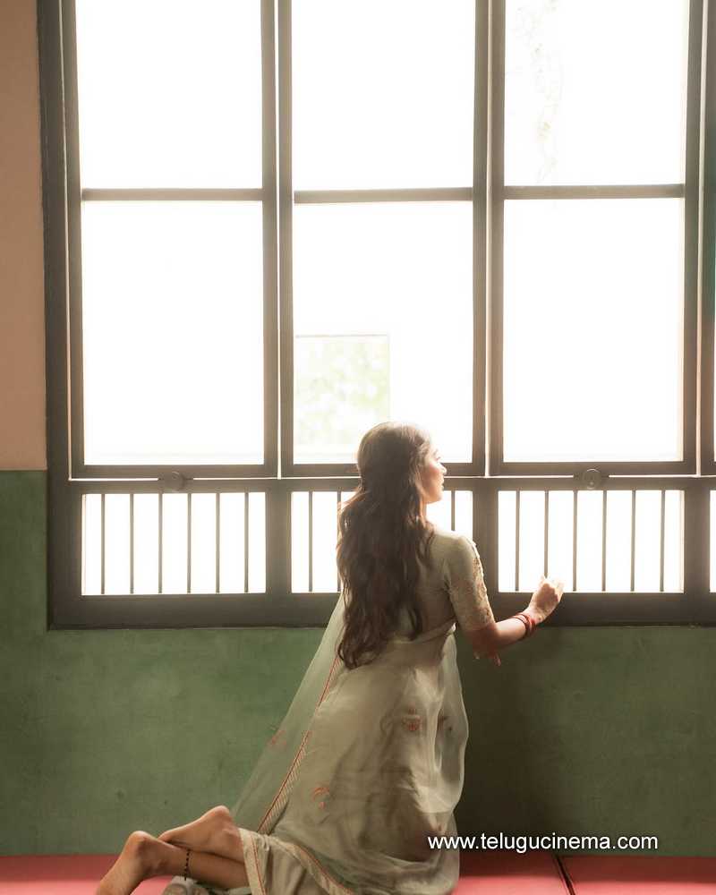 pooja stills 18042511