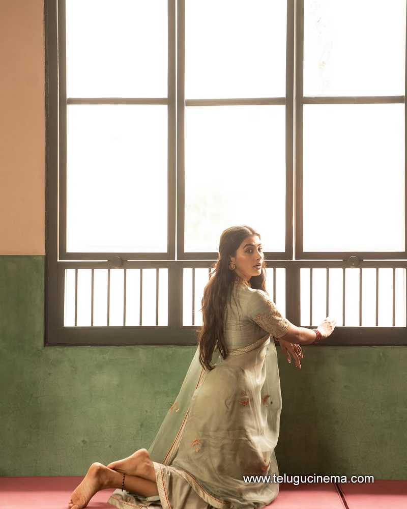 pooja stills 18042512