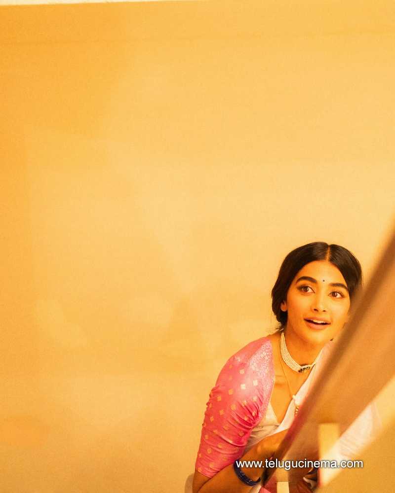 pooja stills 30042509