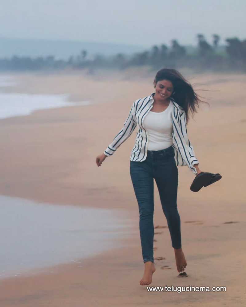 roopa stills 28042502