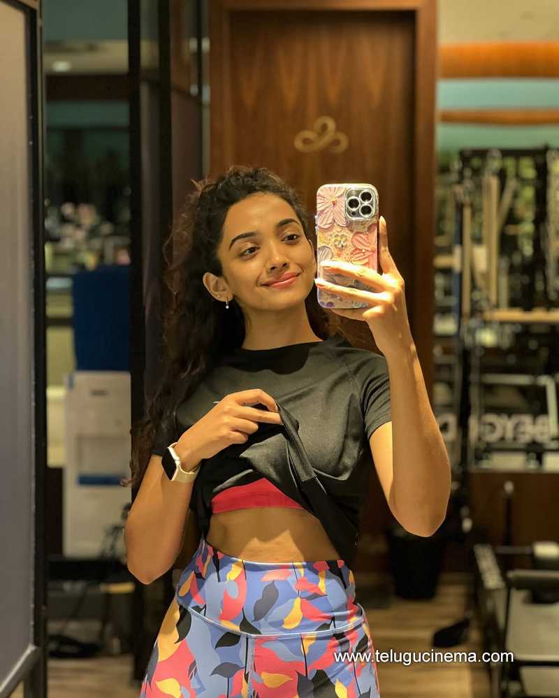 saanve stills 18042504