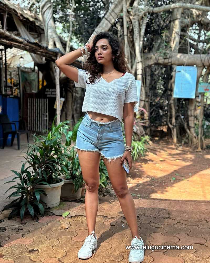 saanve stills 19042503