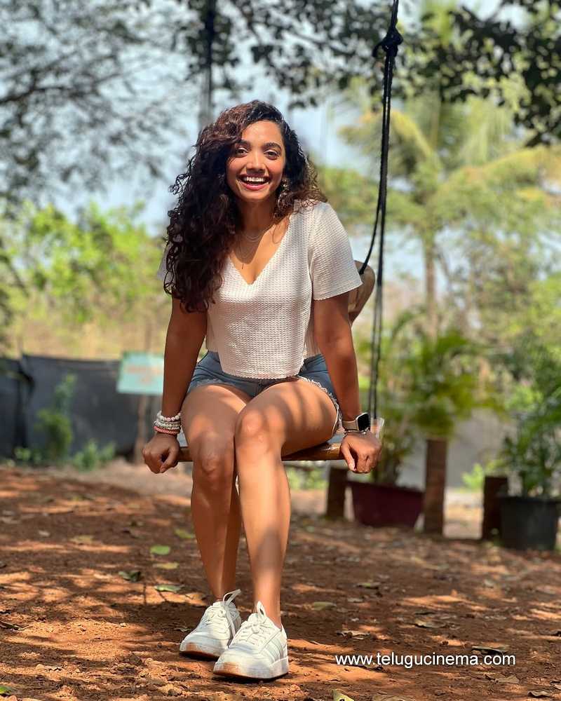 saanve stills 19042504