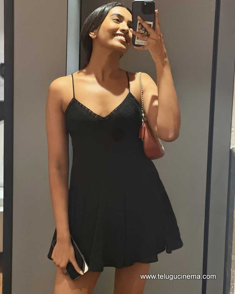 shivani stills 24042505